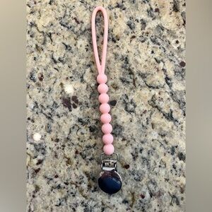 Ryan & Rose pink Silicone Pacifier Clip
